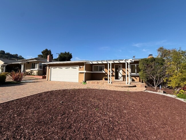Building Photo - Charming Single-Family Home in the Heart of Millbrae Meadows