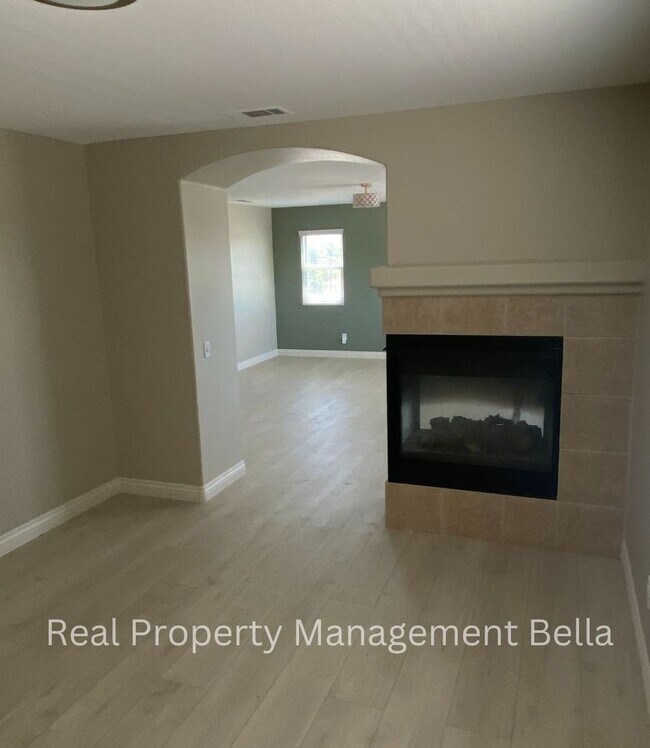 Building Photo - 25249 Silverwood Ln