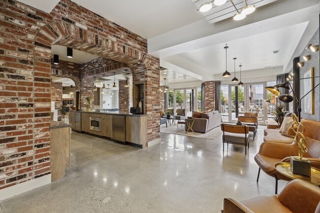 Building Photo - Penn Circle