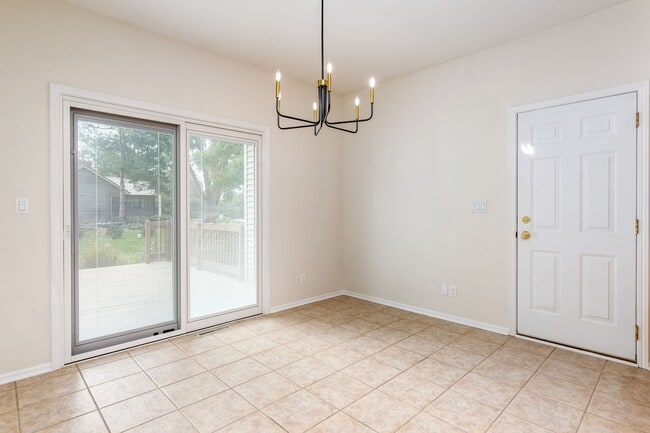 Building Photo - 2620 Camden Dr