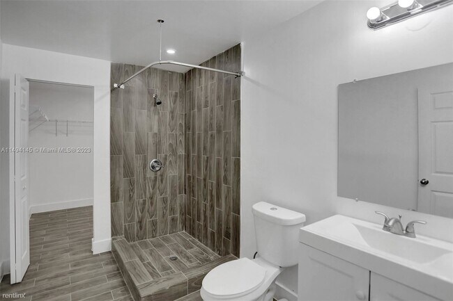 Building Photo - 3 br, 2 bath House - 242 SW 9th St # 1