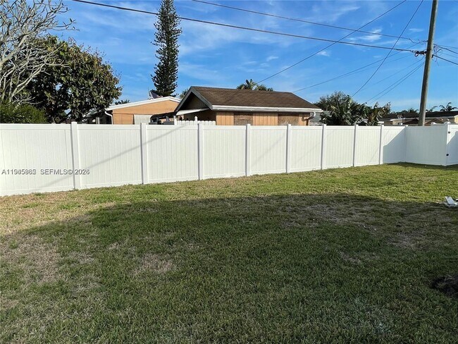 Building Photo - 1541 N 71st Terrace