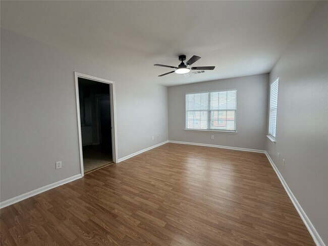 Building Photo - 6407 Waldron Dr