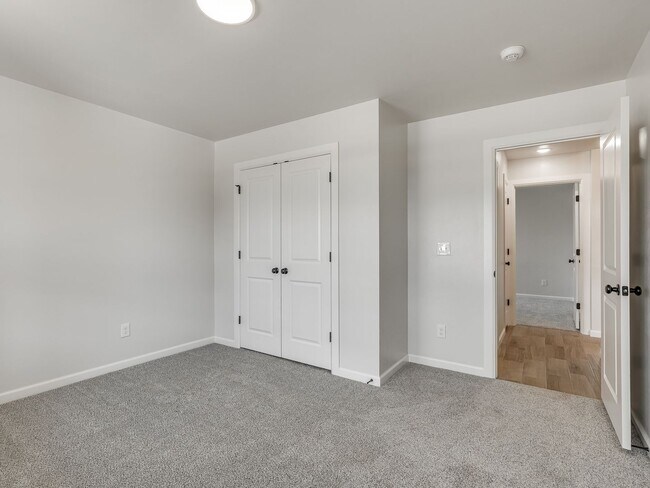 Building Photo - New Home In Yukon!