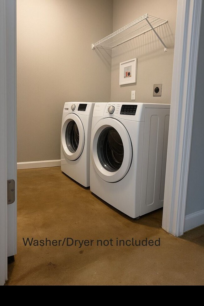 Building Photo - 2 bed, 1 bath Apartment