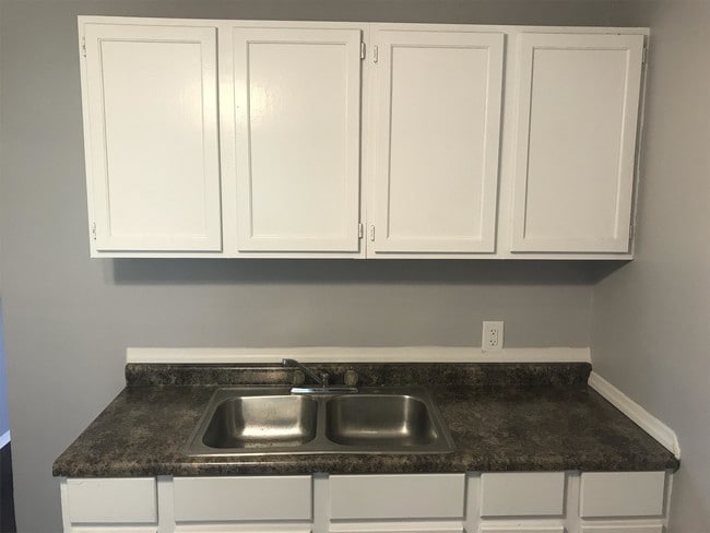 Building Photo - 1018 Lewis Ave