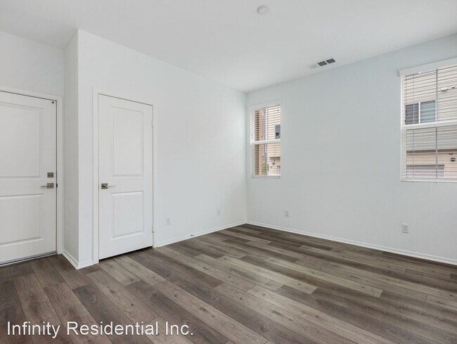 Building Photo - 3 br, 2.5 bath House - 747 Savi Drive  #104
