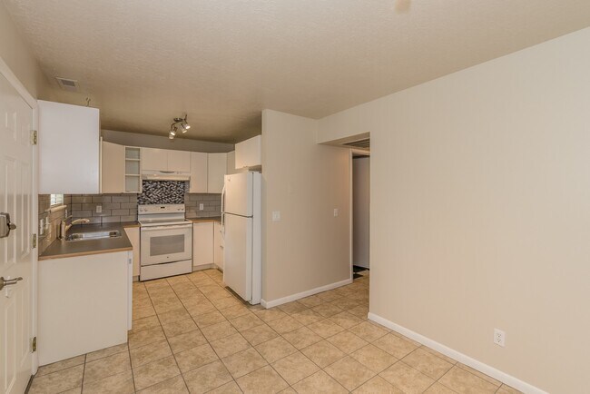 Building Photo - 2270 S 700 E