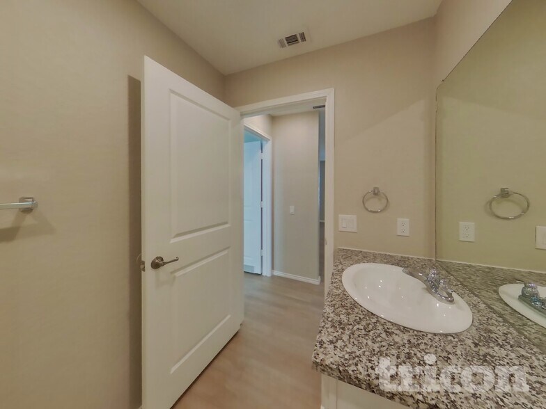 Building Photo - 5711 Raven Pl