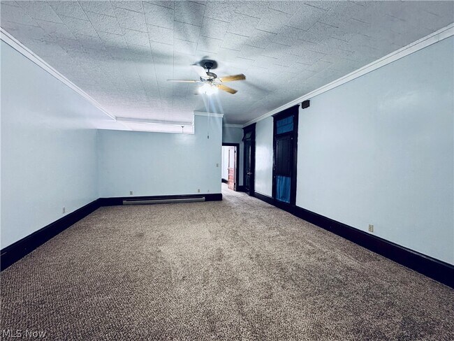 Building Photo - 18 E Main St