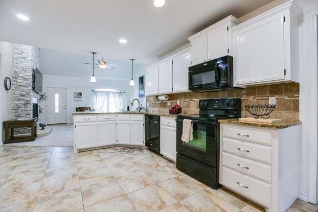Building Photo - 4720 Pinon Ridge Dr