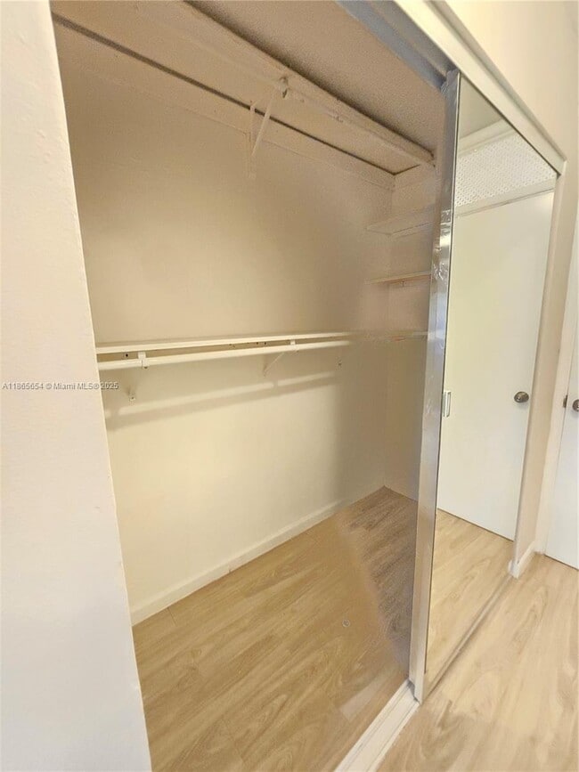 Building Photo - 441 Collins Ave