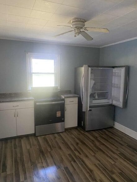 Building Photo - 120 Callahan St