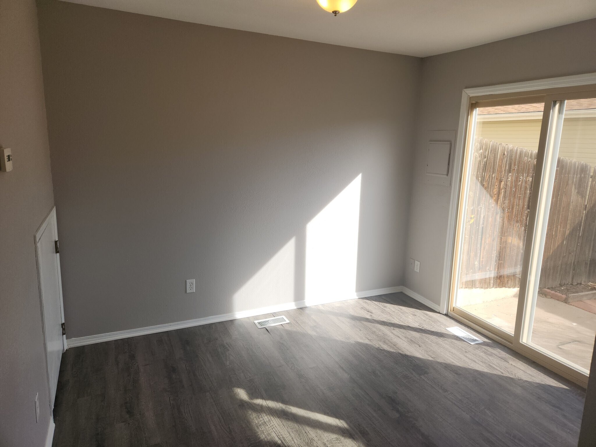 Building Photo - 8069 Lexington Park Dr