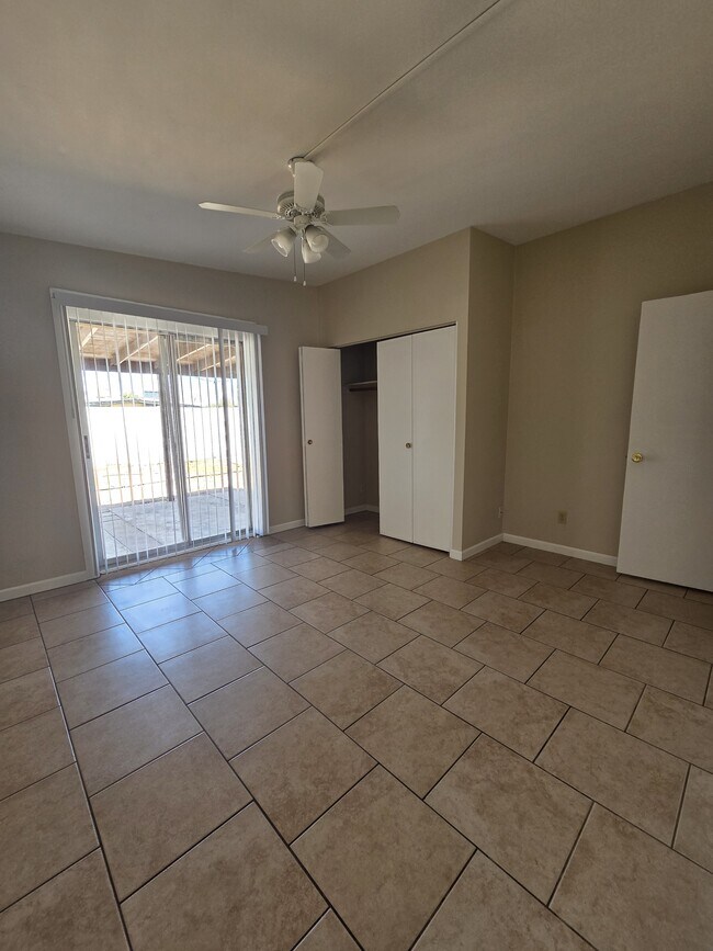 Building Photo - 1110 E Broadmor Dr