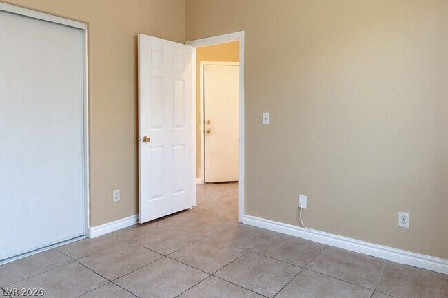 Building Photo - 9205 Guggenheim Ct