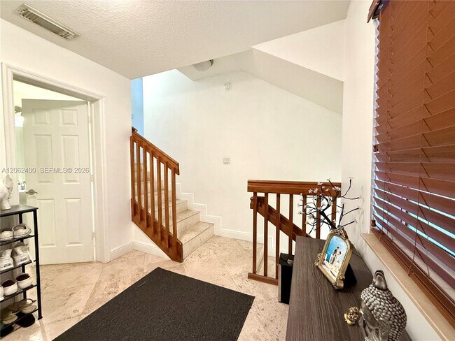 Building Photo - 1033 SW 9th Ct