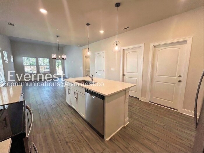 Building Photo - 204 Douglas Bend Rd