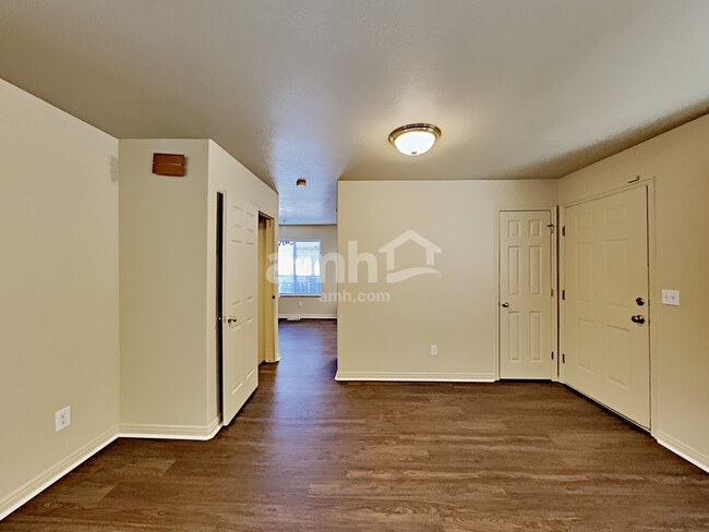 Building Photo - 3224 E Golden Eagle Rd