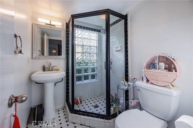 Building Photo - 548 Agate St