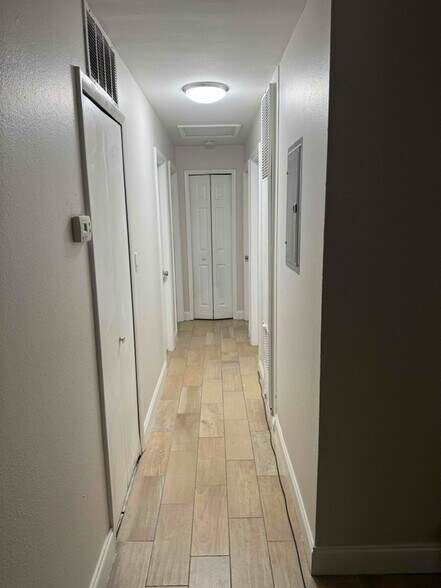 Building Photo - 2111 Warwick Rd