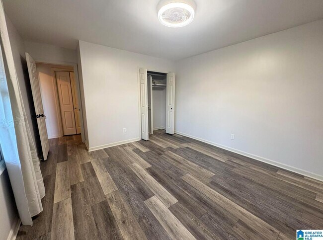 Building Photo - 1022 Vestavia Manor Dr