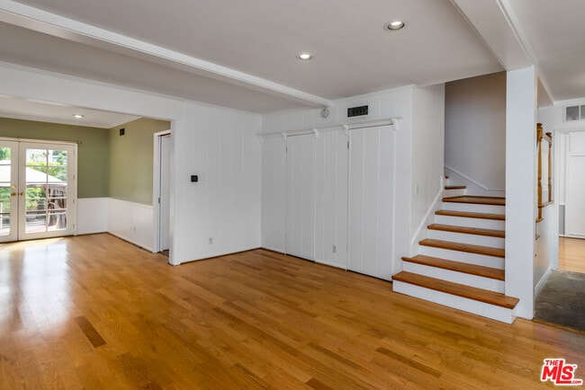 Building Photo - 5326 Leghorn Ave