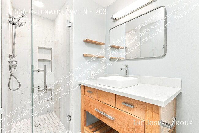 Building Photo - 11556 Greenwood Ave N