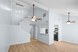 Building Photo - 105 Maplewood Dr