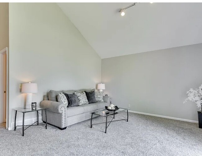 Building Photo - Spacious Corner Townhome with Private Yard...