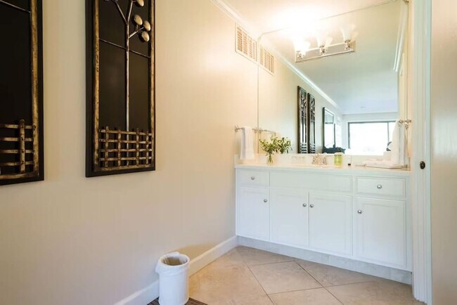 Building Photo - 662 Cottage Dr