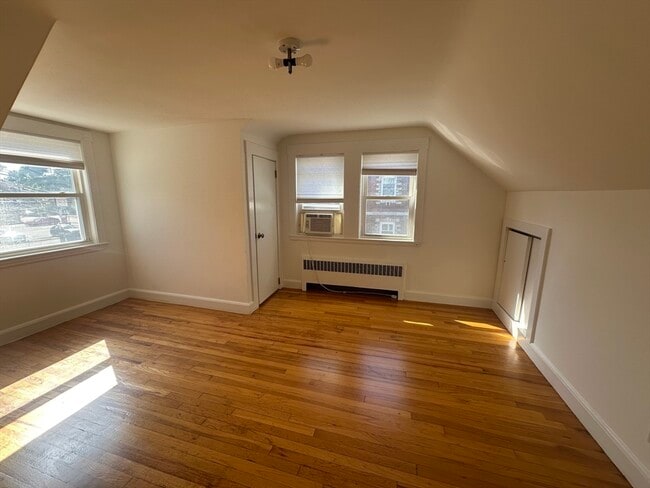 Building Photo - 206 Adams St
