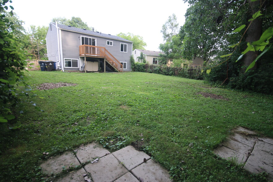 Yard - 2184 Hemlock Dr