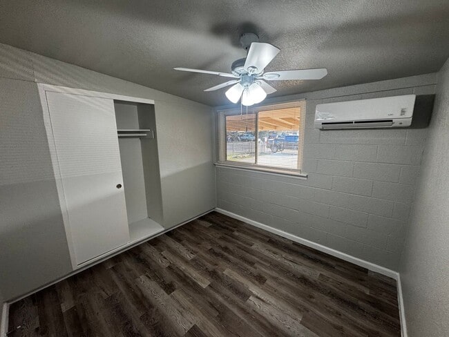 Building Photo - COZY HOME! APPLY NOW!