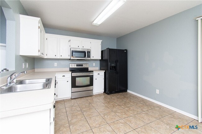 Building Photo - 3808 Sunflower Dr