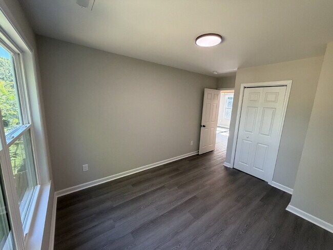 Building Photo - Pet-Friendly Charming 3-Bedroom, 2-Bath Home on Harrison Ave – Your Cozy Retreat Awaits!"