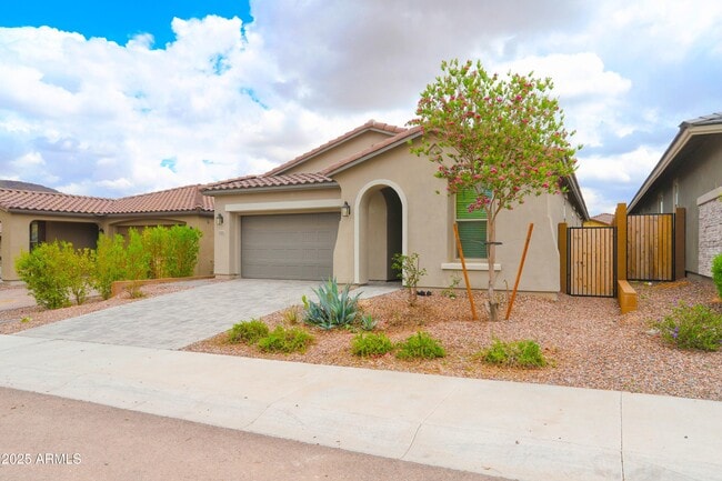 Building Photo - 13335 W Red Range Way