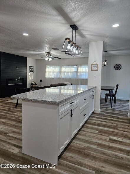 Building Photo - 872 Sadnet Cir NE