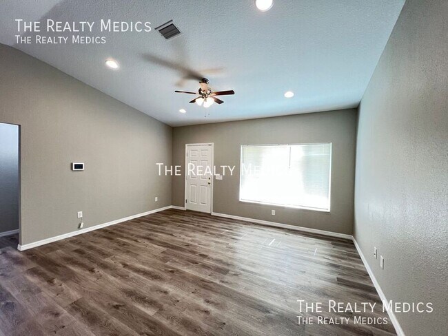 Building Photo - 405 Malauka Loop