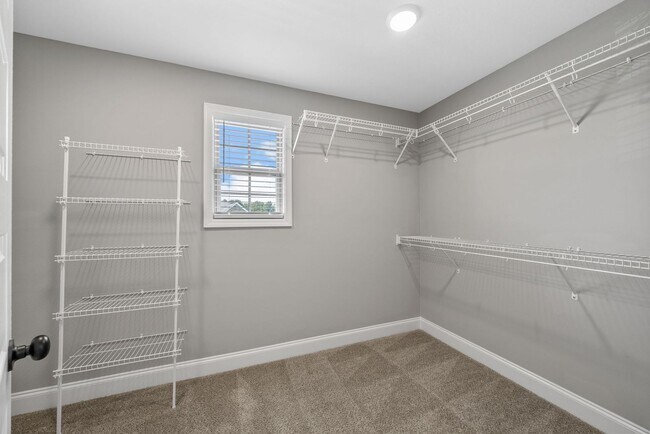 Building Photo - Beautiful 4-Bedroom Home with Modern Comfo...