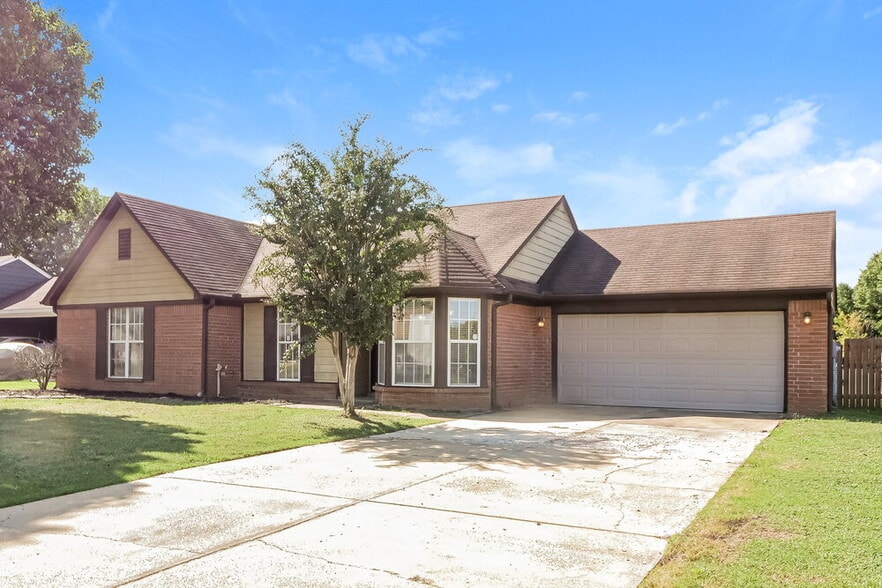 Building Photo - 6935 Amanda Dr N