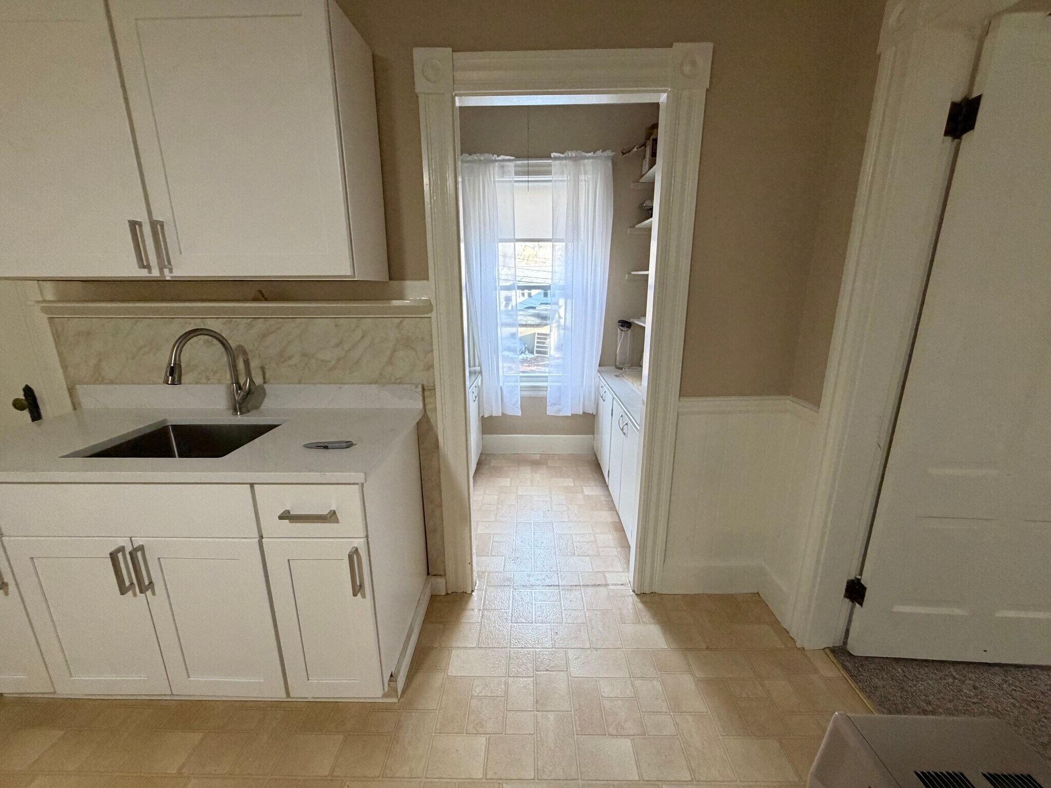 Building Photo - 16 Nichols St