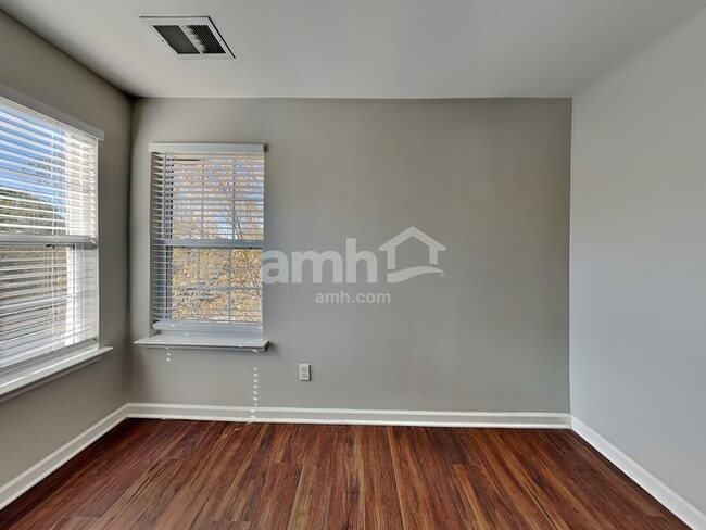 Building Photo - 102 Chambliss Ct