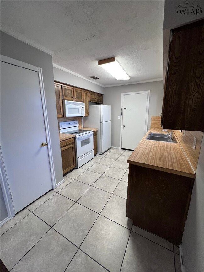 Building Photo - 5110 Jamaica Dr