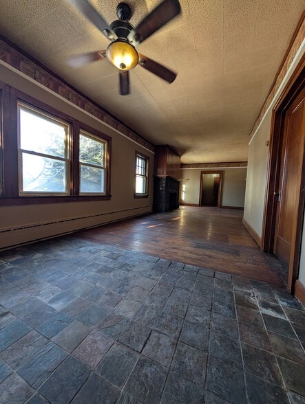 Building Photo - 121 W Comanche Ave