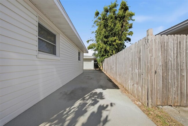 Building Photo - 11373 62nd Ave N