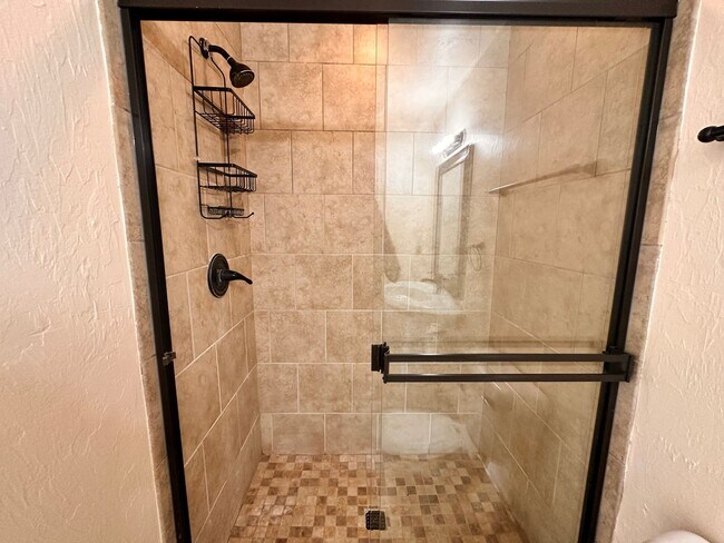 Building Photo - Spacious 4 Bed in Deer Creek