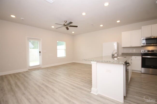 Building Photo - 8686 Meadow Flower Ln