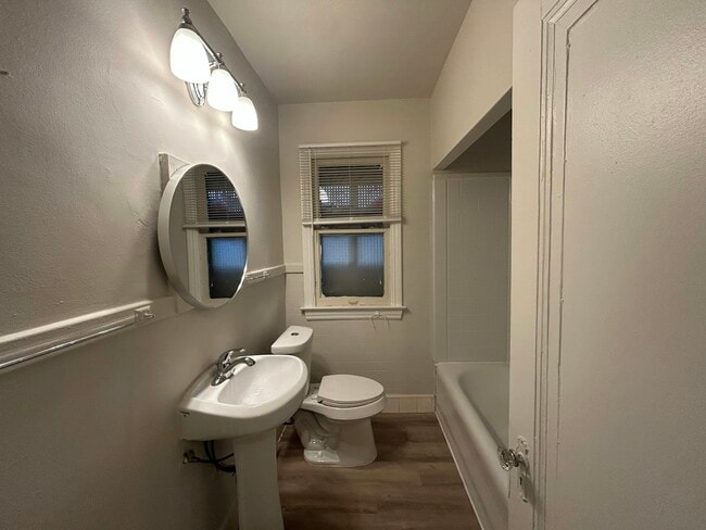 Building Photo - 4401 Buckingham