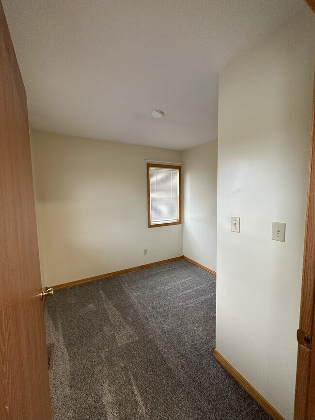 Building Photo - 350 N 100 E